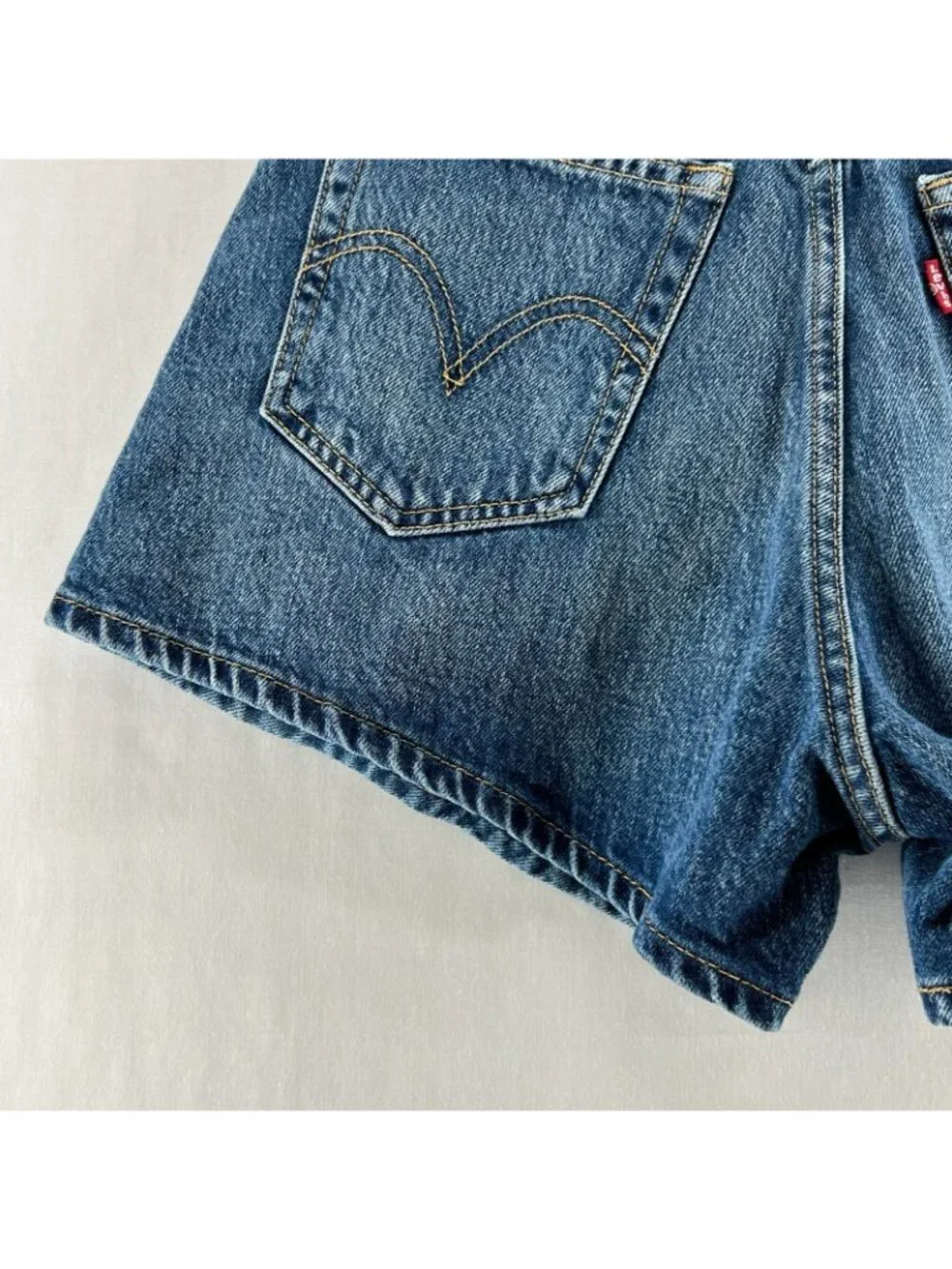 Levi's High Waisted Mom Shorts Womens 25 Zip Fly Pockets Medium Wash Denim Blue
